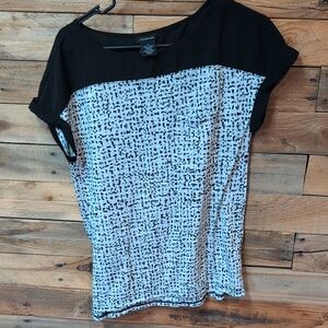 Calvin Klein Jeans Black and White Short Sleeve Tee Cute Cheap Size M